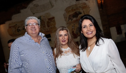  Pedro Domínguez, Gela Quintanilla y Brenda Galina.
