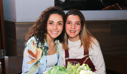  Paola Zepeda y Mimí Navarro.