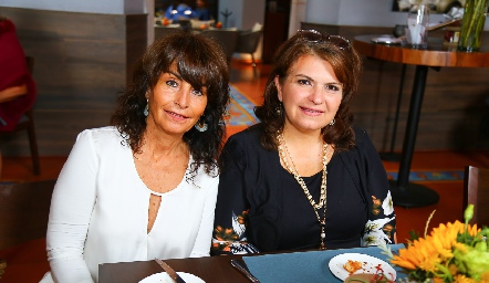  Claudia Sánchez y Bertha Navarro.