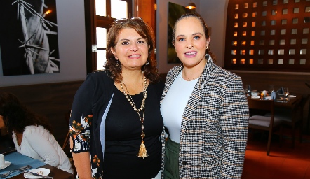  Bertha Navarro con su nuera Andrea Díaz Infante.
