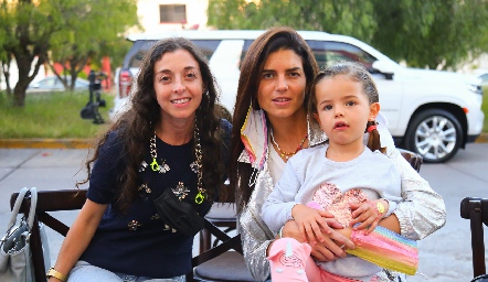  Regina Romo, Fer Gómez y Lorenza.