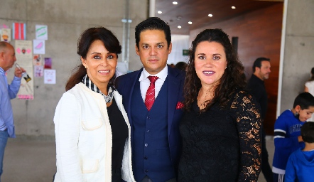  Leila Acosta, Rodrigo García y Sofía Villar.