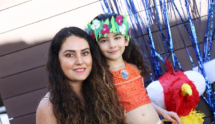  Marcela Zapata con su hija Ana Paula Ávila Zapata.