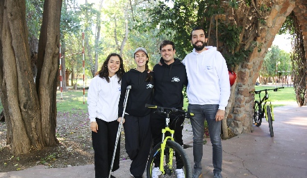  Nuria Ledezma, Tere Ledezma, Luis Torres y Guillermo Baez.