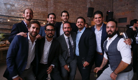  Manuel con sus mejores amigos.