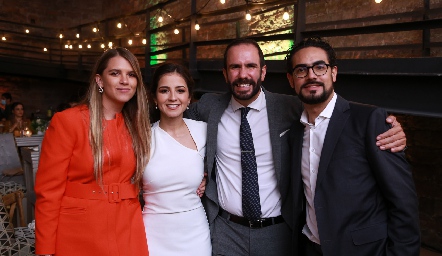  Ana Sofía Solano, Pamela Castro, Manuel Boelsterly y Victorio Ortiz.