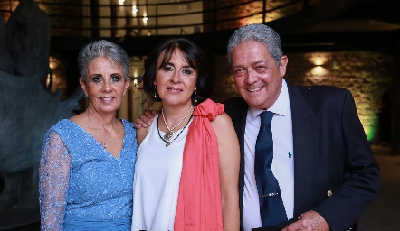  María Eugenia Aranda. Martha Aranda y Guillermo Nevarez.
