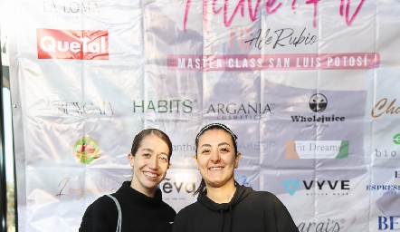  Marcela Villanueva y Sofía Contreras.
