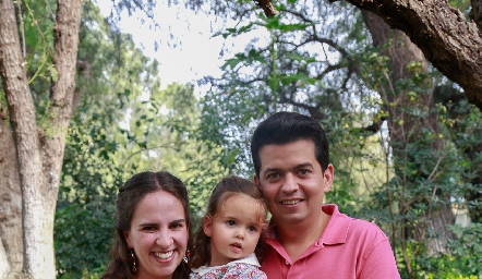  Andrea Escobar, Mayte y Mauricio Maya.