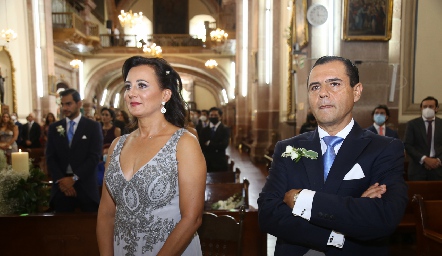  La mamá de la novia Susana Salgado y Eduardo González.
