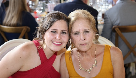  Fernanda Reinos y Patricia González.