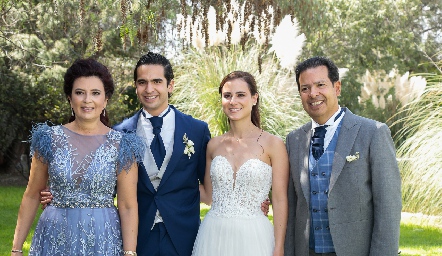  Rosy Vázquez, Héctor Hernández, Susana Schekaiban y Héctor Hernández.