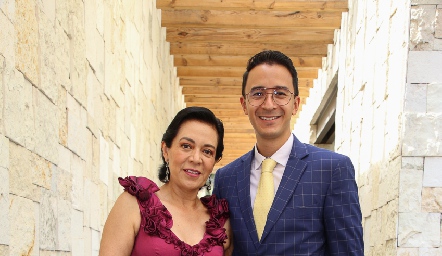  Rosalba Turrubiartes y Javier Puente.