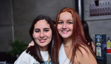  Ana Karen Nandueza y Nuria Naranjo.
