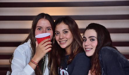  Pau, Sofaí y Sigrid.