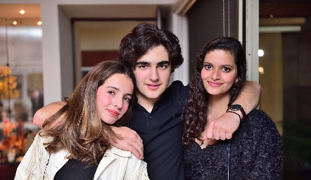  Andrea Barrón, Alejandro Cambeses y Valeria Delsol.
