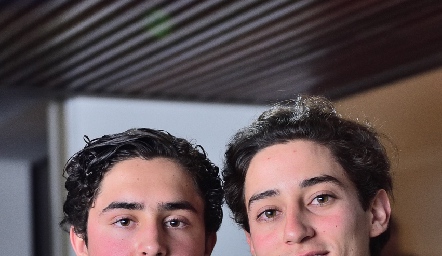  Pablo Morales y Santiago Rodríguez.