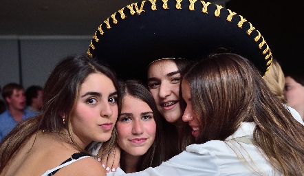  Majo Chevaile, María Emilia Díaz, Claudia Torres y  Pau MA.