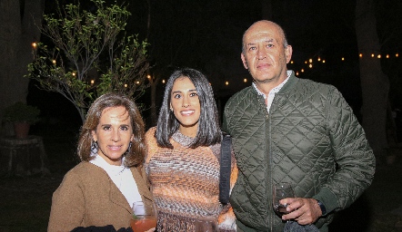  Martha del Rio, Ximena Abud y Miguel Abud.