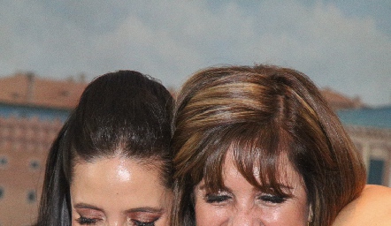  Maritza Villalba con su mamá Martha García.