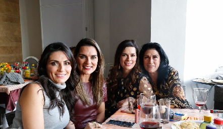  Karla Cabrera, Paty Cabrera, Mónica Cabrera y Teresa Vargas.