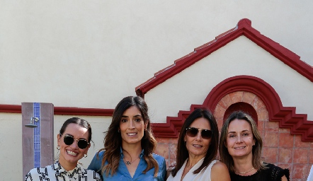  Paloma González, Fernanda Torres, Claudia y Gaby Artolózaga.