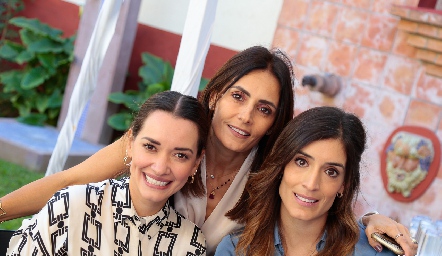  Paloma González, Claudia Artolózaga y Fernanda Torres.