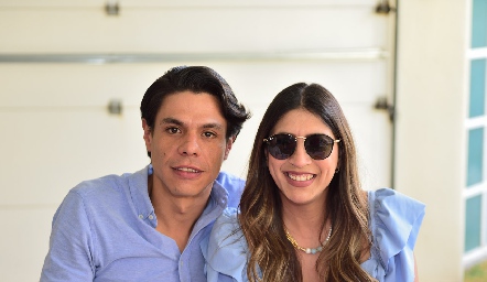  Andrés de los Santos y Karla Espinosa.