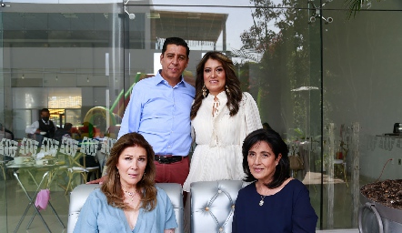 Ana Luisa Martínez, Oscar Macías, Ángeles Delgadillo y Guadalupe Delgadillo.