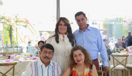  Ana Luisa Martínez, Oscar Macías, Ernesto Hernández y Eudelia López de Hernández.