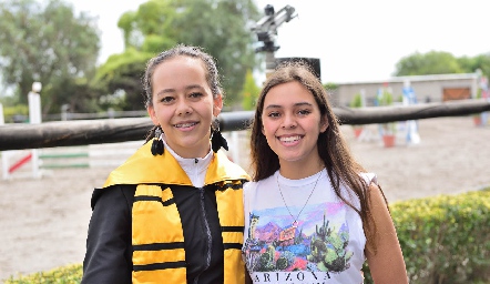  Liliana Tenorio y Nicole Cruz.