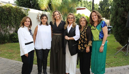  Martha Acevedo, Tita Ruiz, Elizabeth Eichelmann, Fantina Mirabal, Teresa Lastras y Clara Perogordo.