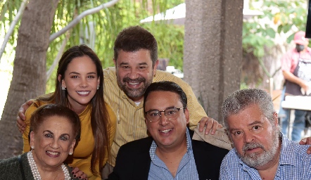  Alynn Ruiz, Héctor Eichelmann, Raquel Gómez, Erick Eichelmann y Luis José Ruiz.