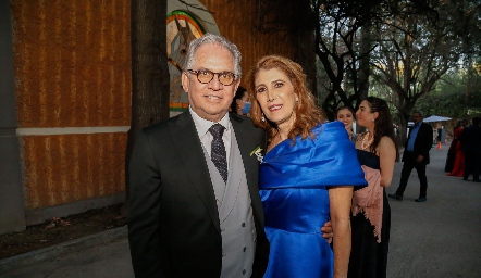  Miguel Torres Corzo y Mónica Hernández, papás de la novia.
