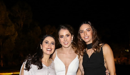 Paola Córdova, Mónica Torres y Mercedes Bárcena.