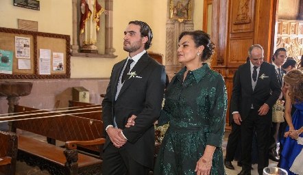  Manuel Saiz con su mamá Adriana Díaz Infante de Saiz.