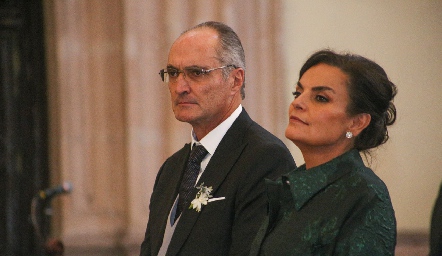  Carlos Saiz y Adriana Díaz Infante de Saiz, papás del novio.