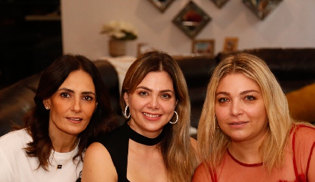  Claudia Artolózaga, Martha Leija y Jade Leija.