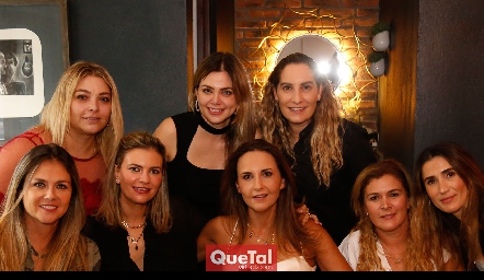  Jade y Martha Leija, Maribel De Antuñano, Beatriz Villegas, Francine Coulon, Cristina Villalobos, Paola Vázquez y Lourdes Orozco.