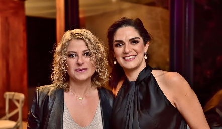 Verónica Escobedo y Daniela Gutiérrez.