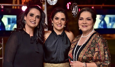  Maricel y Daniela Gutiérrez con su mamá Maricel Galindo de Gutiérrez.