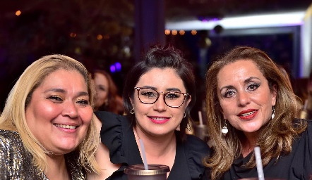 Cristina Mesta, Lupita Hinojosa y Gina Gallegos.