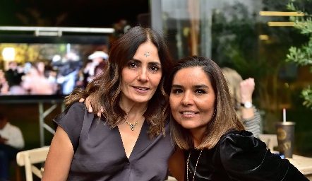  Claudia Artolózaga y Lorena Torres.