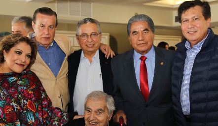  Rocío Morales, Marco Arévalo, Fabián Espinosa, Miguel Martínez Castro y José Ángel Martínez con Antonio Esper.