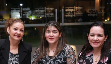  Hilda Lorena Borjas, Beatriz Altamira y Rocío Cervantes .