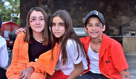  Paloma Artolózaga, Valeria González y Rodrigo Gómez.