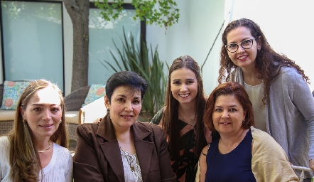  Renata Meade, Marcela González, María Barral, Margaret Lozano y Cinthia Delgado.