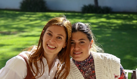  Regina Mendizábal y Mariela Motilla.