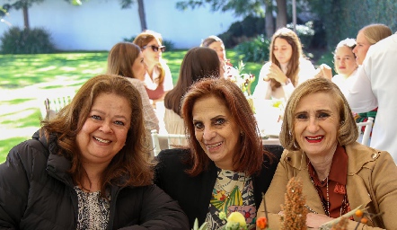  María Teresa Harfush, Ivone Harfush y Ana Abando.