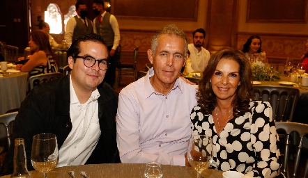  Ernesto Lozano, Sergio Bounsasque y Malena Hernández.